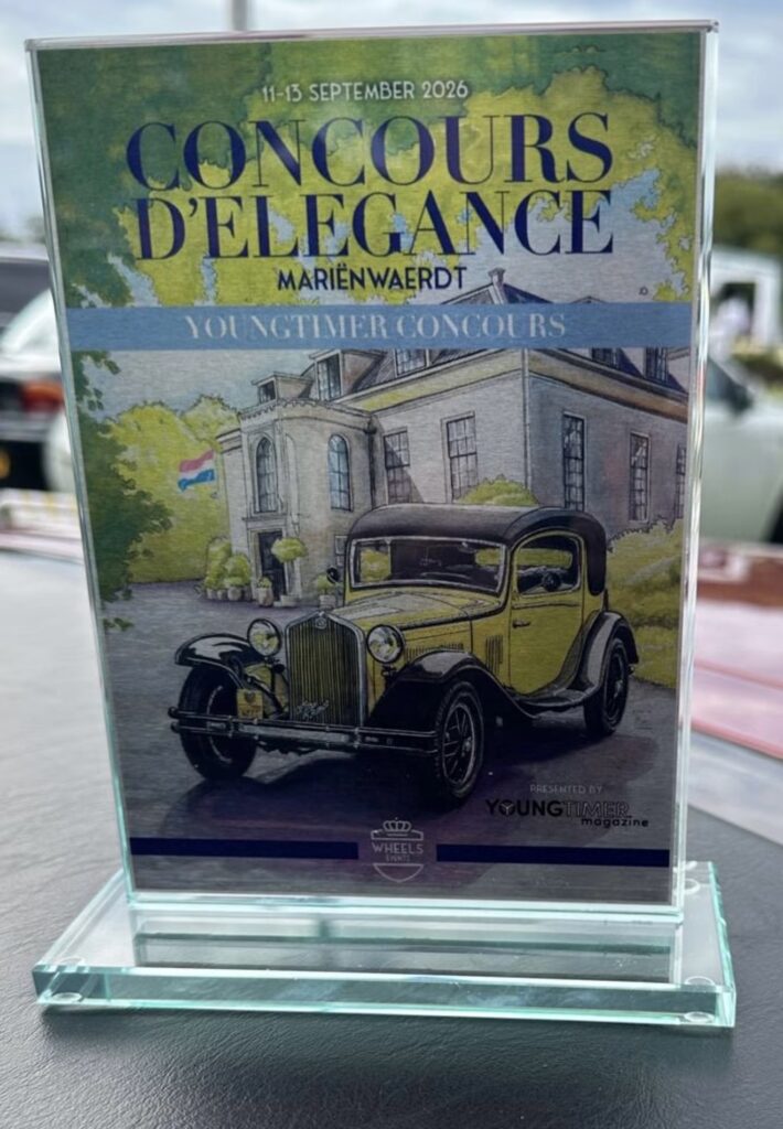 Prijs van het Youngtimer Concours op Mariënwaerdt voor de categorie 100 jaar Mercedes-Benz.