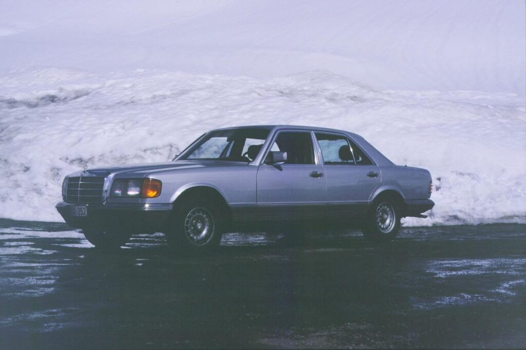Met een W126 de Alpen door.